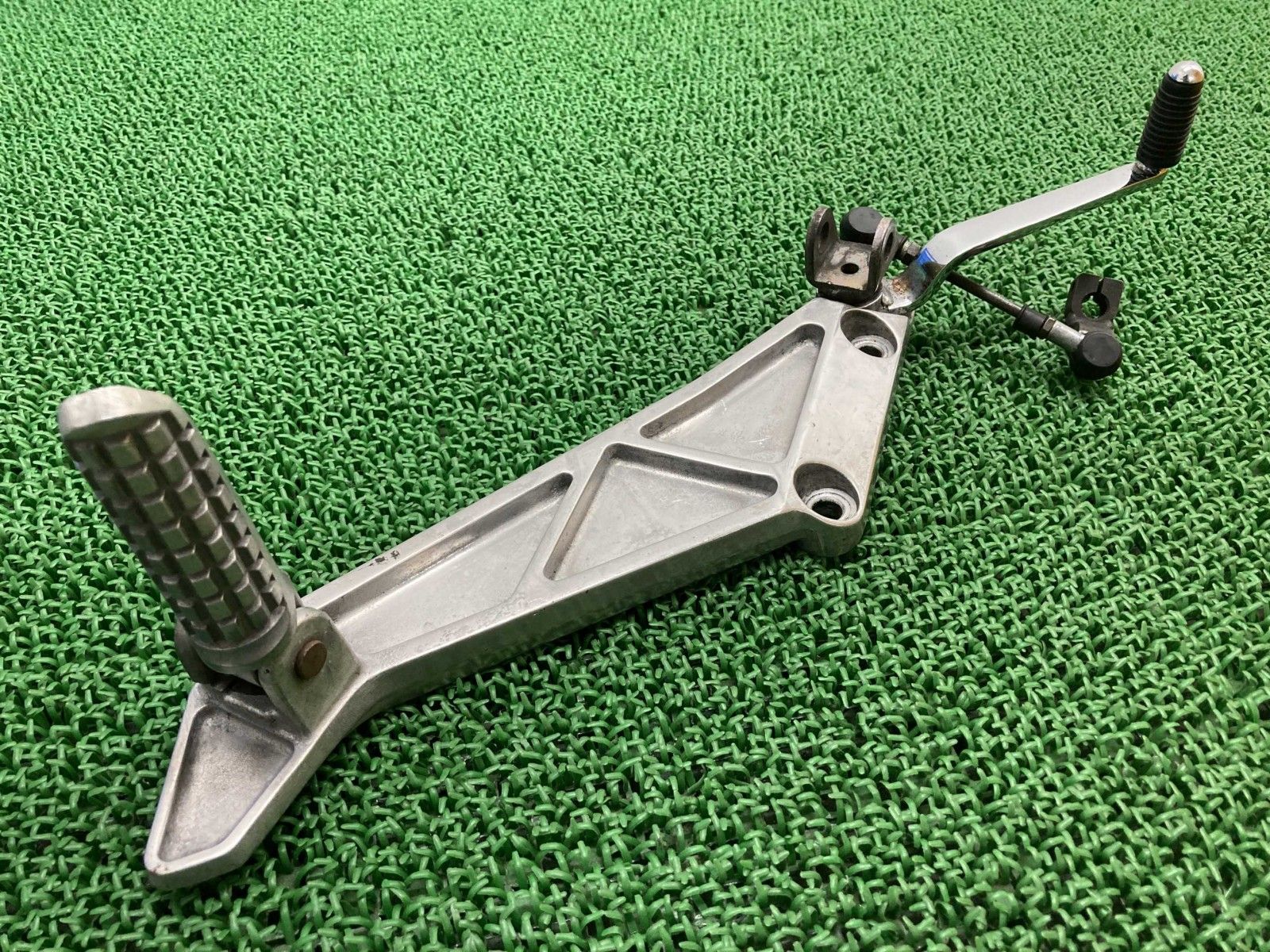 ZRX400 ステップ 左 1677 カワサキ 純正 バイク 部品 ZR400E バフ掛け加工 前期 シフトペダル ロッド 車検 Genuine wJ