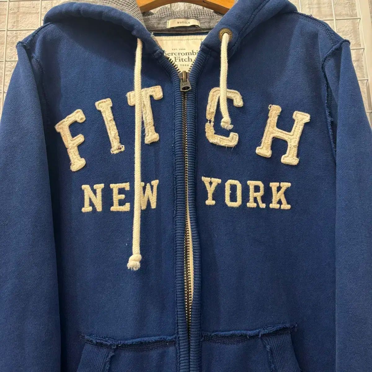 Abercrombie & Fitch 古着 ロゴワッペン ジップパーカー 2025年最新】Abercrombie&Fitch タイプ：ジップアップ メンズ