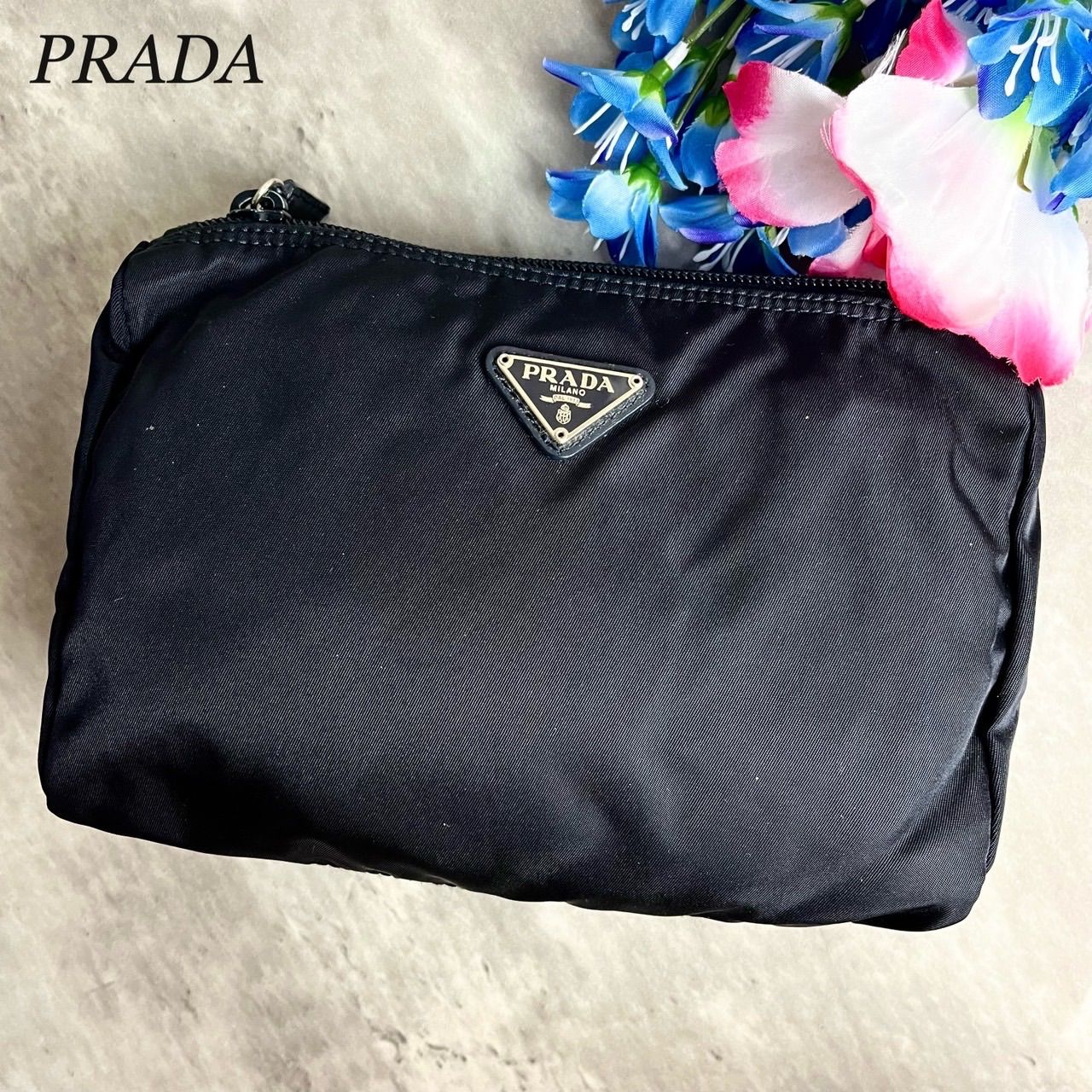 ✨良品✨ PRADA プラダ 化粧ポーチ バニティバッグ 三角ロゴプレート トライアングル ロゴ型押し シルバー金具 白タグ テスートナイロン  レディース ブラック 黒色 ダークネイビー - メルカリ