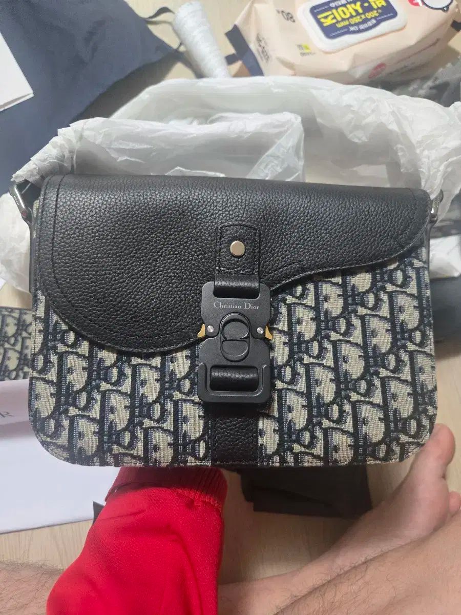 Dior ディオール メッセンジャーバッグ 小さい 25 年 3 月 付属品完備