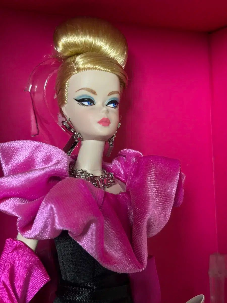 Barbie - 日本未発売 限定品 シルクストーン バービー  ゴールドレーベル 完売品 Yahoo!オークション -「バービー シルクストーン」の落札相場