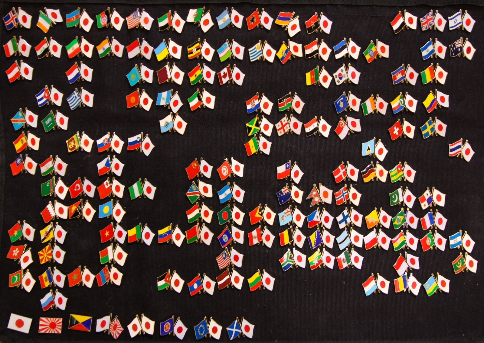 マーシャル諸島国旗友好ピンバッジ（マーシャル諸島×日本） 国旗ピンバッジのおみせ メルカリ