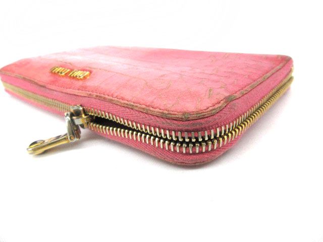 ミュウミュウ　型押し　ラウンドファスナー　財布　ピンク ミュウミュウ miumiu 長財布 クロコ型押し ラウンドジップ