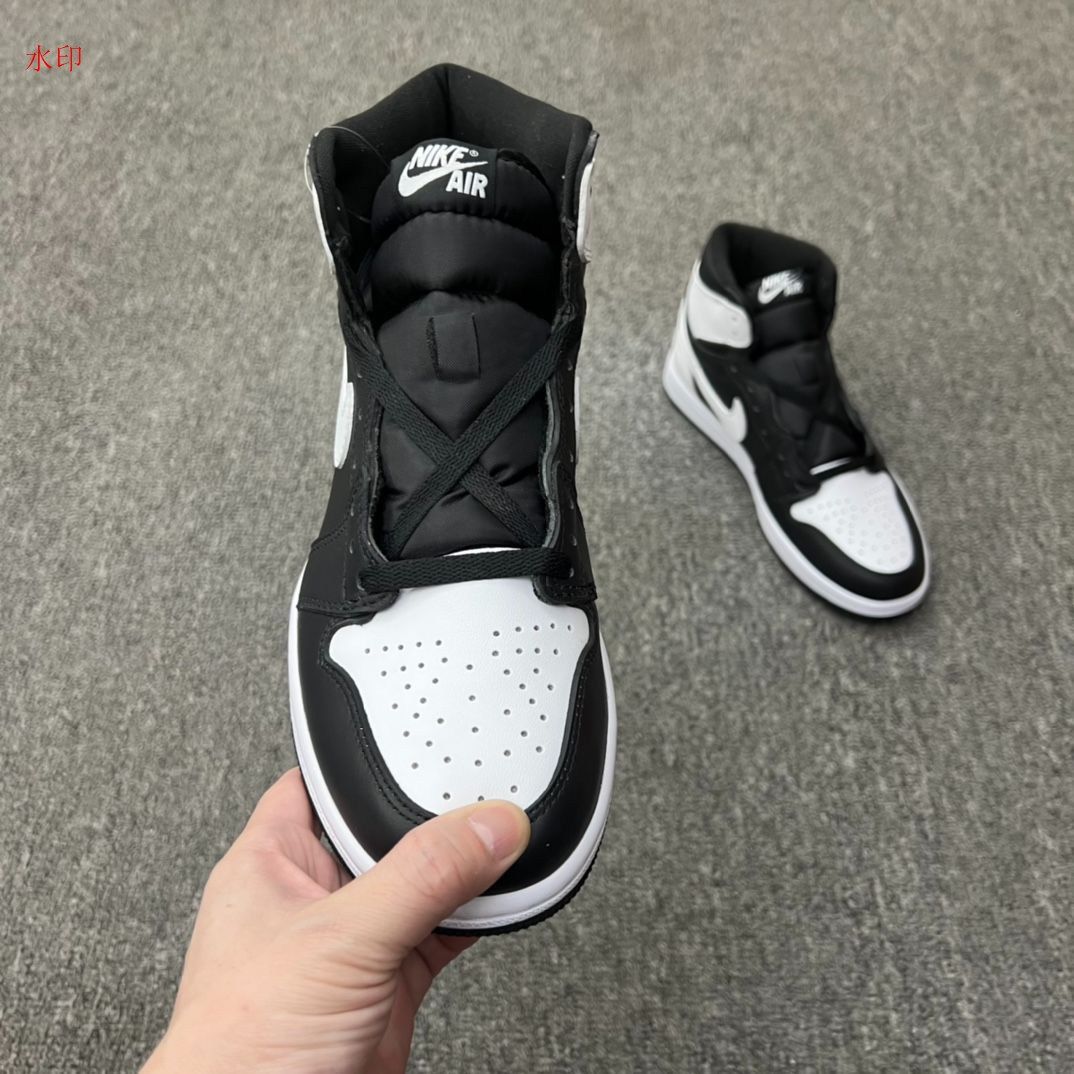 NIKE GS エアジョーダン1 レトロ ハイ OG ブラック ホワイト24cm ナイキ エアジョーダン1 レトロ ハイ OG ブラック/ホワイト