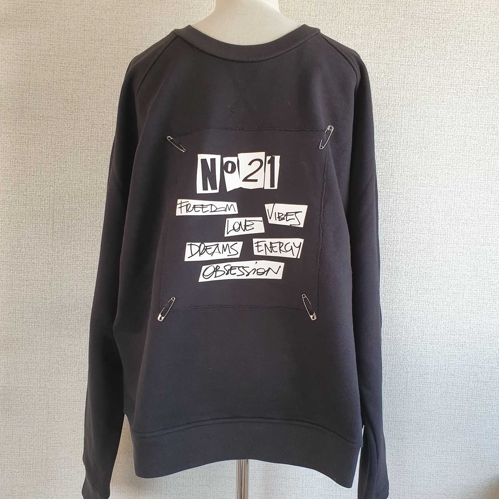 【新品・未使用】N°21 ロゴ プリント スウェットシャツ　ブラック E0324006