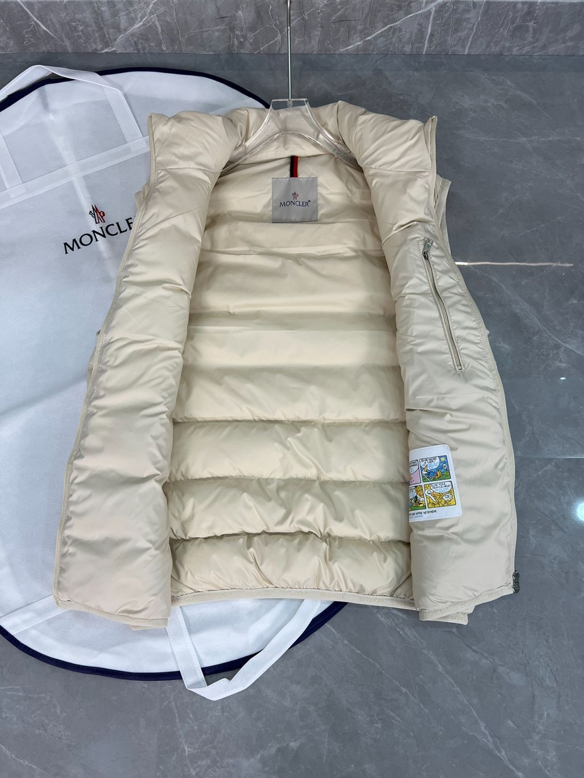 MONCLER モンクレールダウンベスト ベスト ダウン ナイロン M ベージュ MONCLERモンクレール ベージュ 袖なしダウンベスト|本日限定