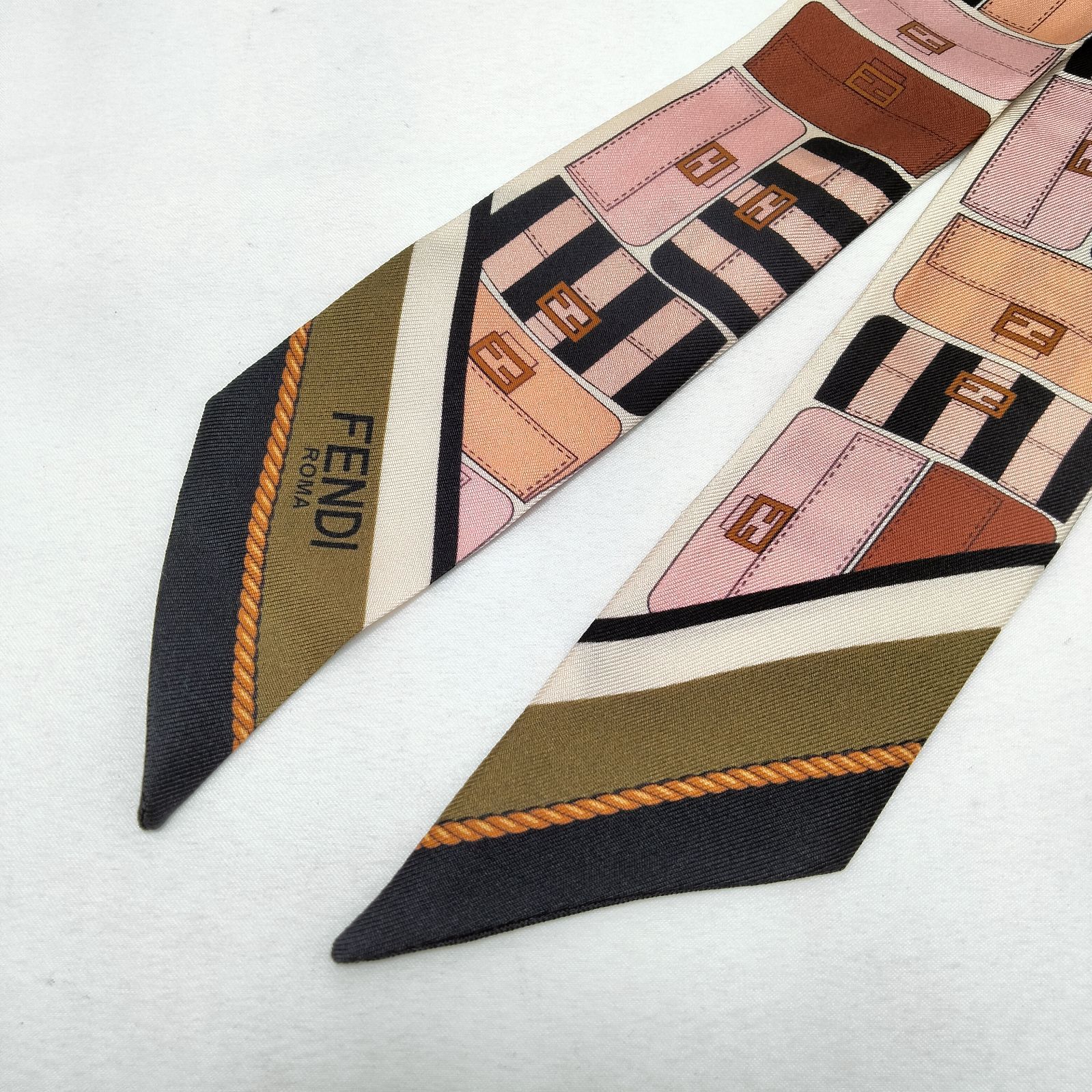 ✨️FENDI✨️フェンディ ラッピー スカーフ シルク バンドゥ