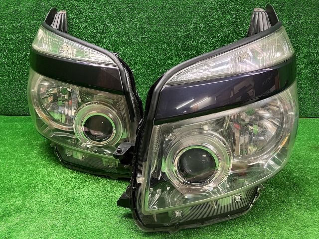 トヨタ ZRR70/75 ヴォクシー 前期 ヘッドライト左右 HID 28-203 V9 レベ・バラスト付 250227212