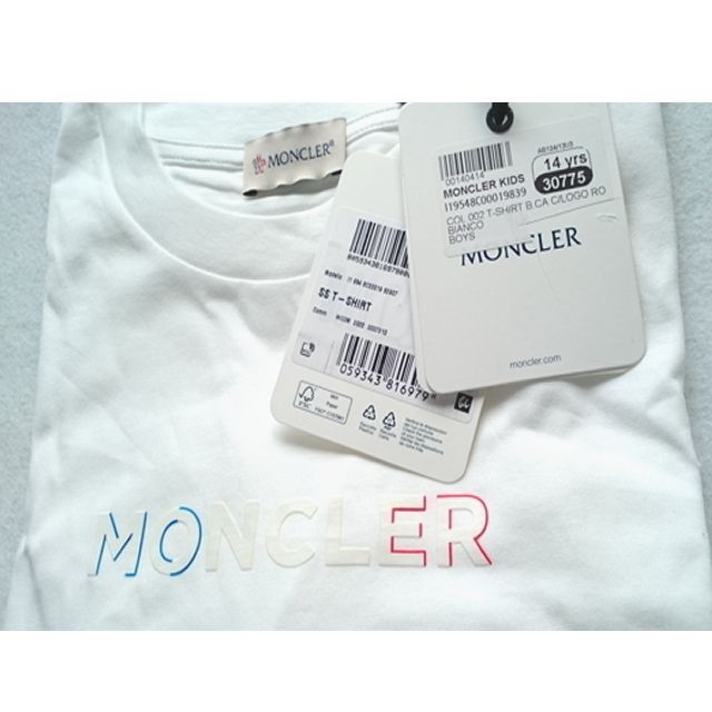 ●新品/正規品● MONCLER エンボス加工のロゴプリント入り Tシャツ