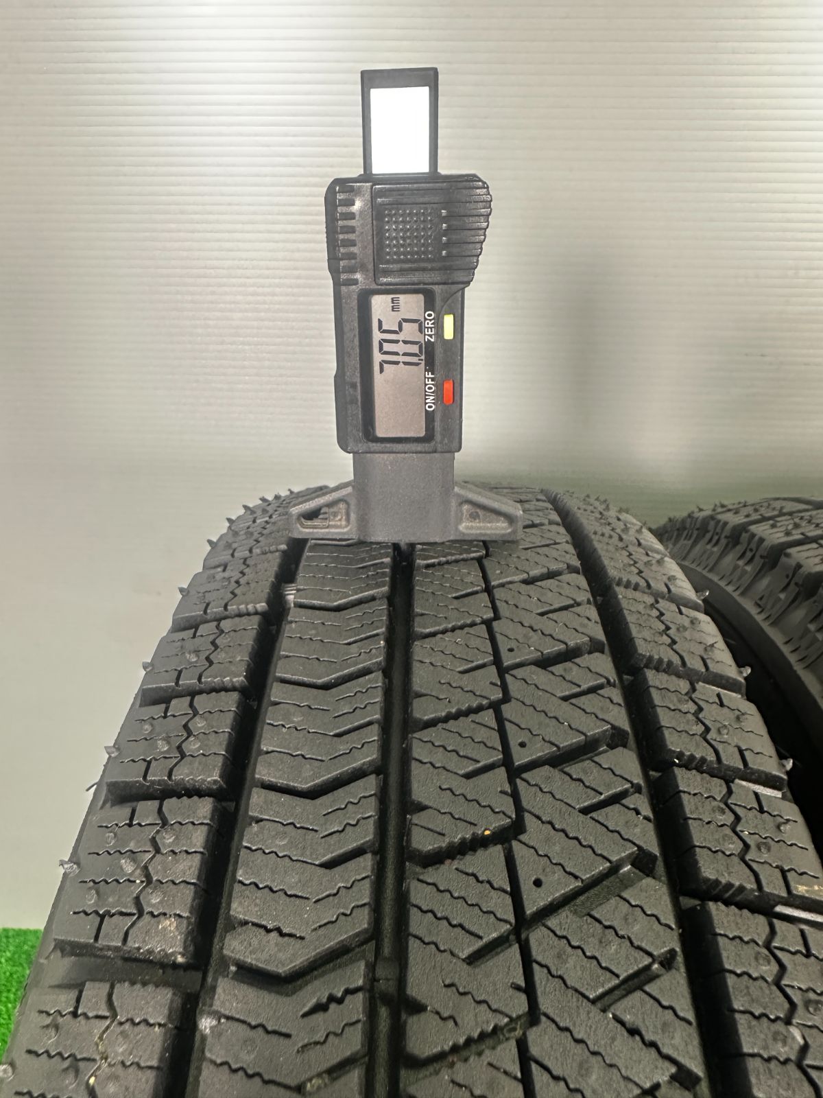 スタッドレス