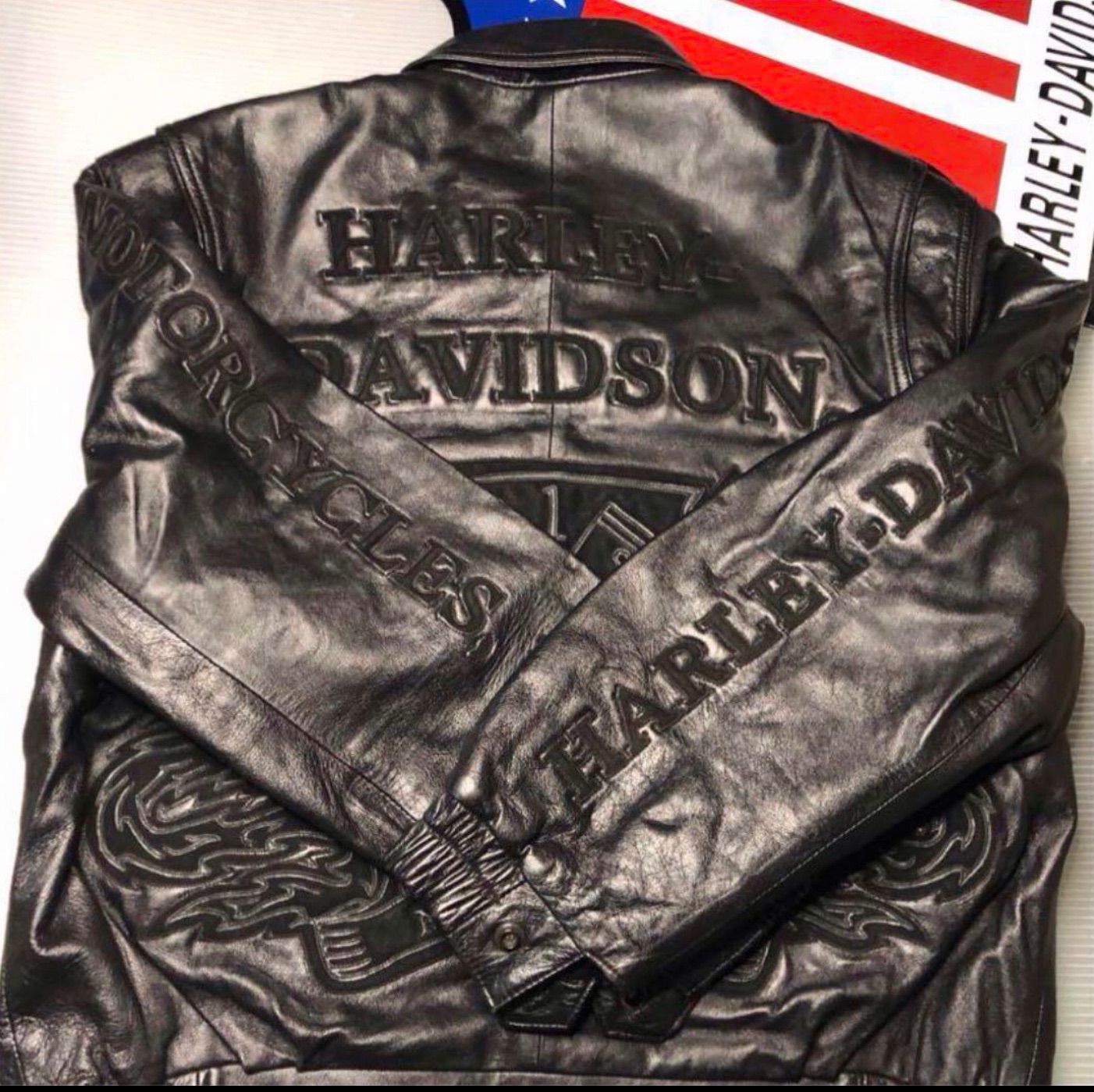 HARLEY DAVIDSON ハーレーダビッドソン ☆レアモデル！前面刺繍限定美品！ソフトレザー羊本革ハーレーダビッドソン ジャケット本革製 ゴートスキン・ソフトグレインレザー・全面大型立体刺繍&両袖ロゴ立体刺繍のゴート・スキンの稀少な軽量ヴィンテージ・モデル - メルカリ