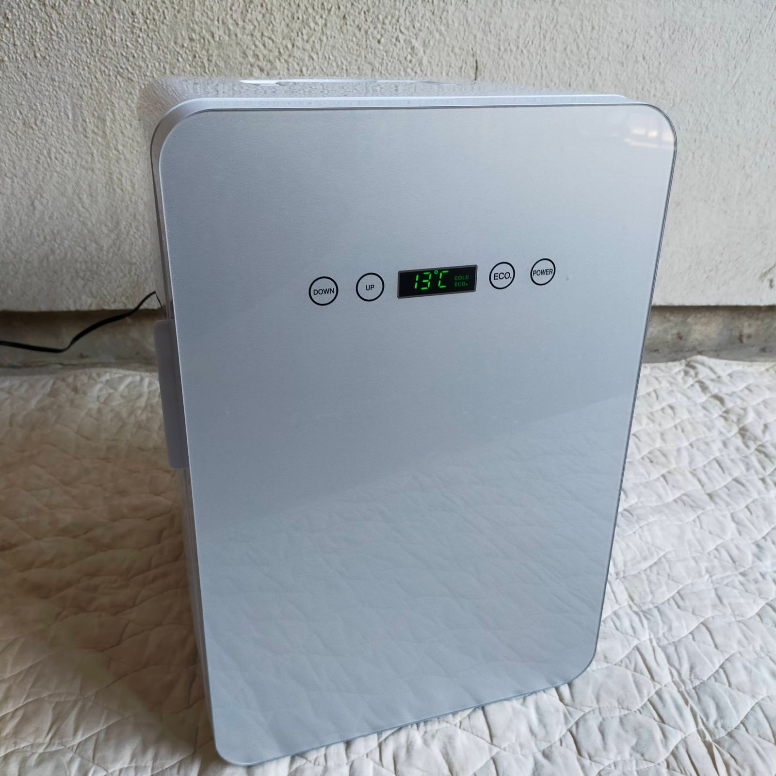 VERSOS 小型冷蔵庫 24L VS-440 ペルチェ式 保冷保温対応 ポータブル 静音 車載対応