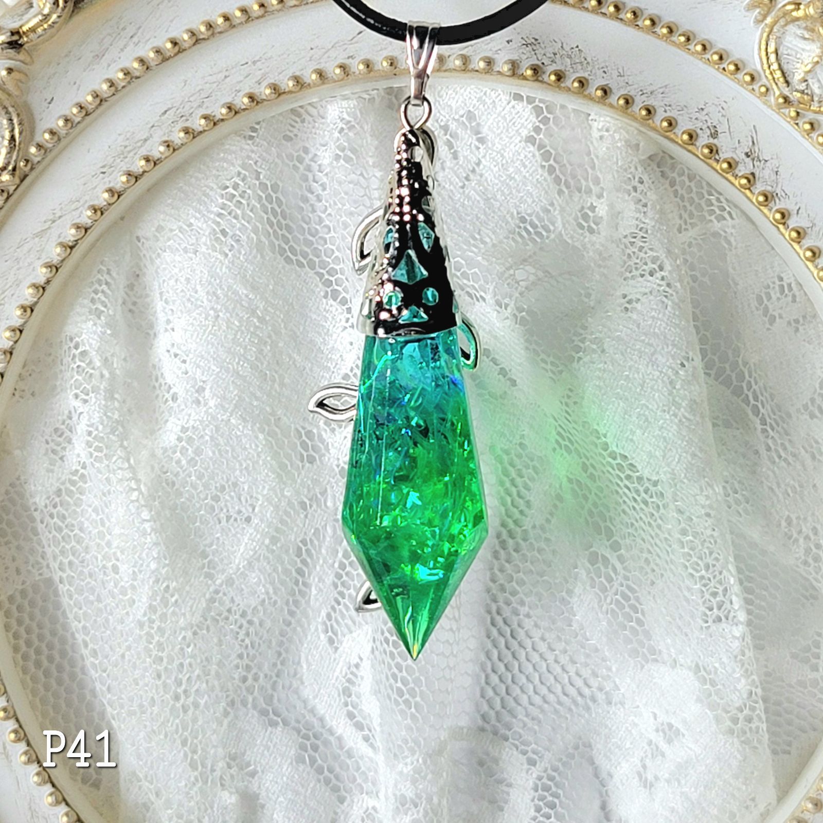 魔法クリスタルネックレス ペンデュラム 鉱石 レジン P41 - メルカリ