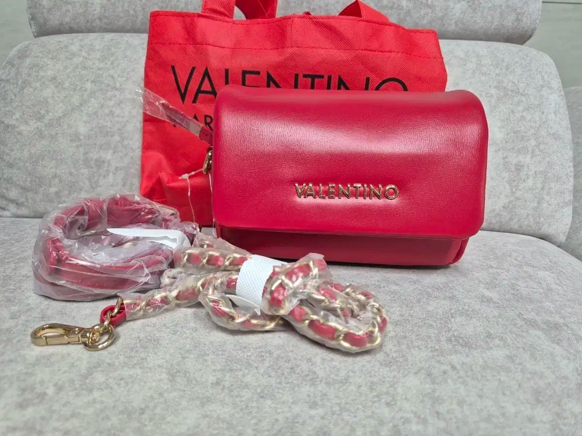 Valentino ヴァレンティノ ミニ 赤 クロスバッグ 正規品