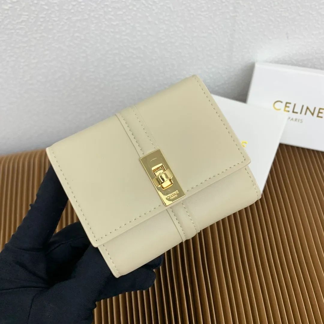 新品未使用 CELINE セリーヌ スモールトリフォールドウォレット セーズ タン 三つ折り財布 - メルカリ