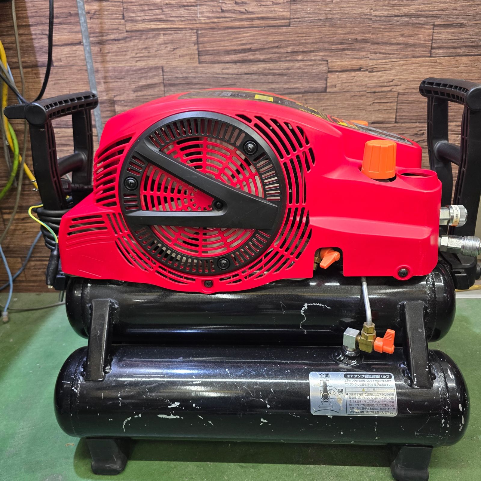 Makita - MAXエアーコンプレッサー　AK-HH1250E2 中古 MAX AK-HH1250E2 [ブラック] オークション比較 - 価格.com