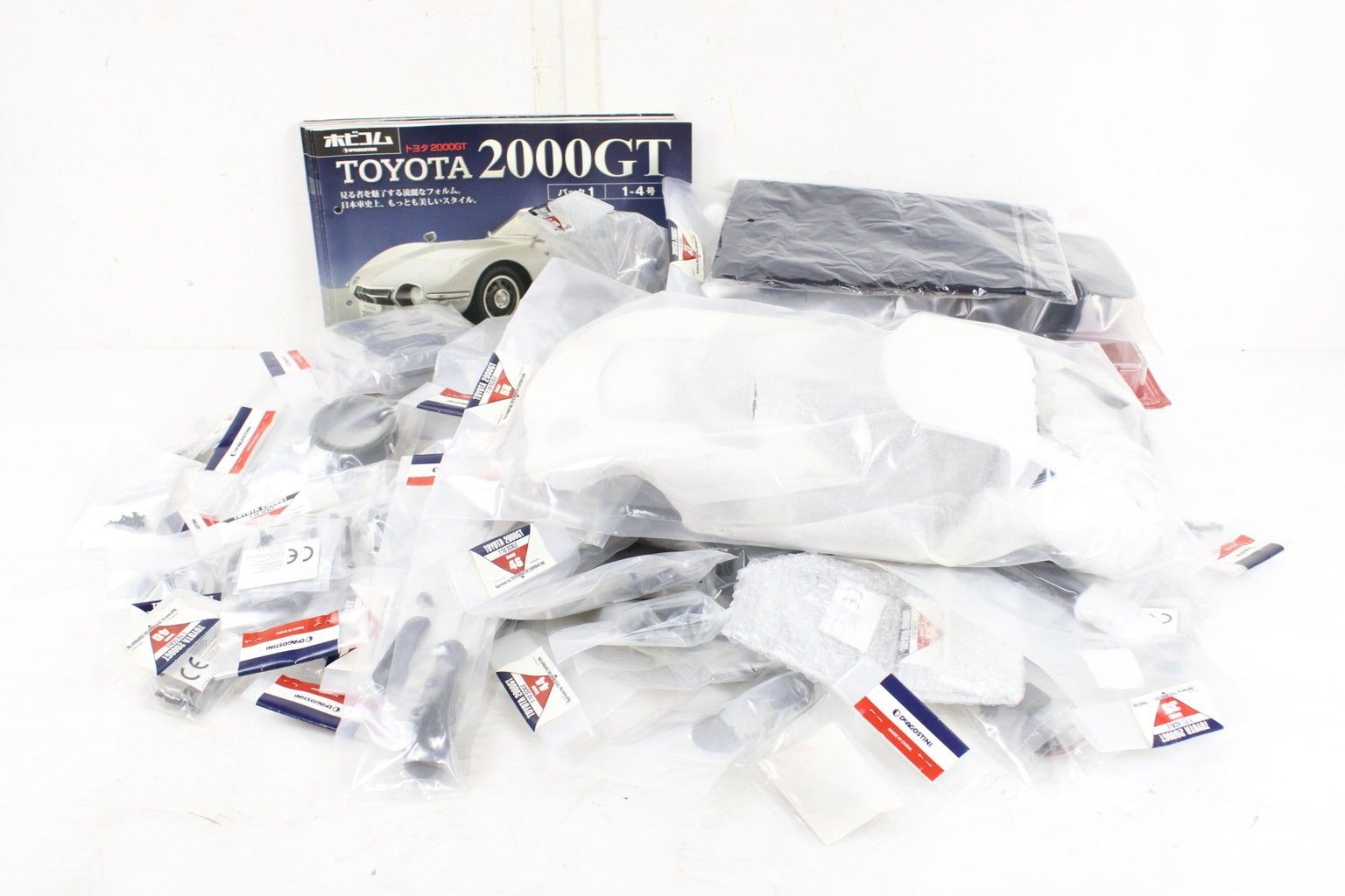メルカリ　最安値！　デアゴスティーニ　TOYOTA　2000GT　 全６５巻 未組立 デアゴスティーニ トヨタ 2000GT 1-65巻セット 車 模型