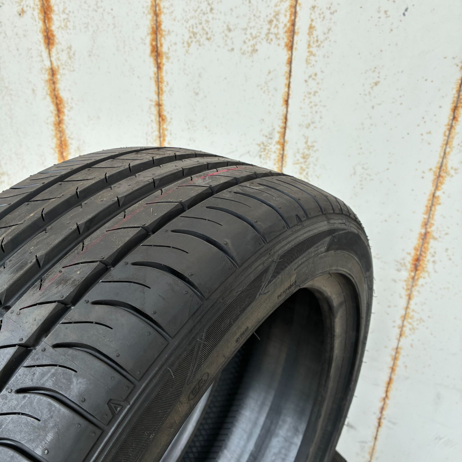 235|45R18