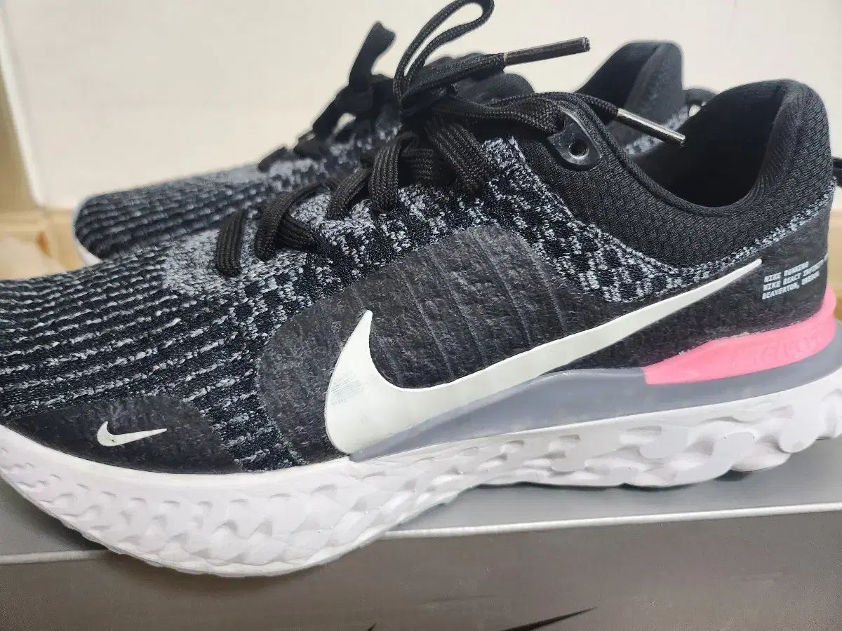 NIKE ナイキ