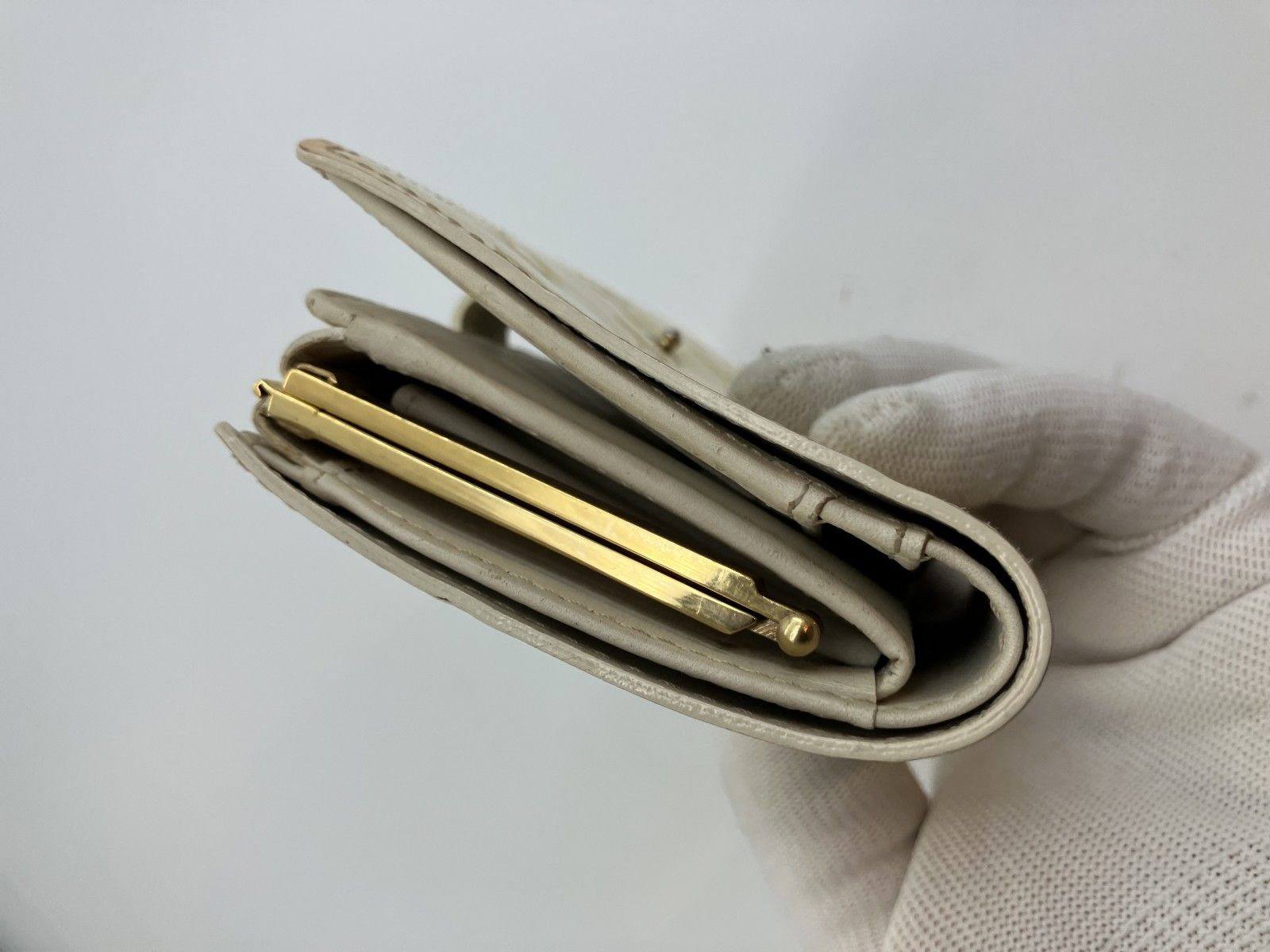 ルイヴィトン ヴェルニ がま口財布 コンパクト M10055 モノグラム型押し ベージュ 正規品 シリアル刻印 箱袋付 送料無料 フォロー割5% フォロー割5% ルイヴィトン ヴェルニ がま口財布 コンパクト M10055