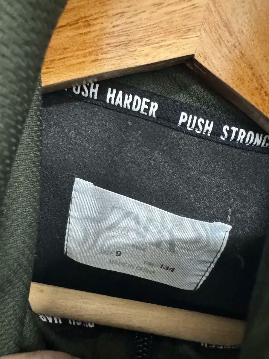 ZARA キッズ - KIDS（ジャケット&frasl;コート）のフリマアイテム一覧 ミリタリー アウター フード付き Kids ザラキッズ ファー付き中綿コート モッズコート 120cm ジャケット ジュニア ミリタリージャケット 新品