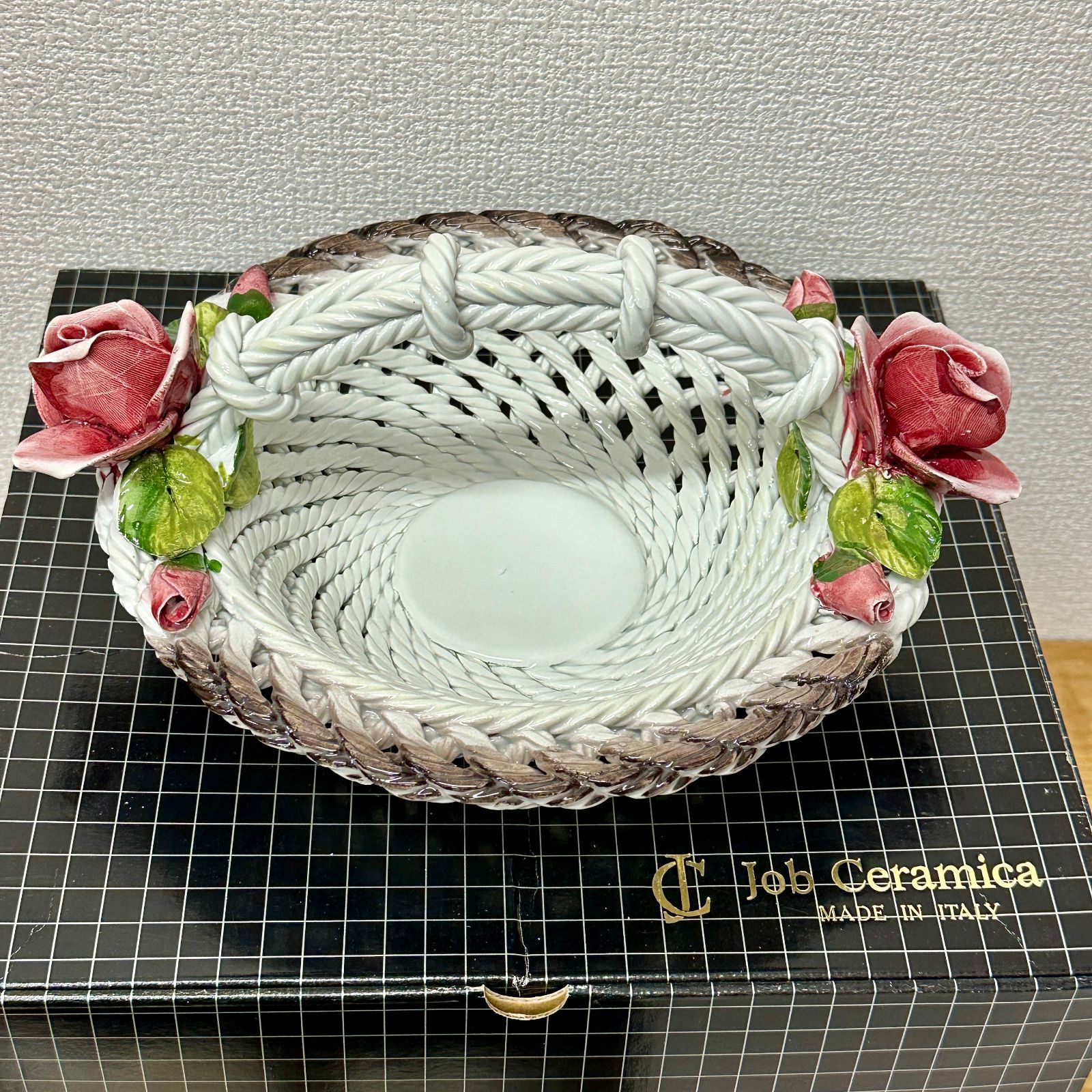 全国無料，新品 イタリア製 JOB ローズ装飾 陶器 バスケット 籠 花器