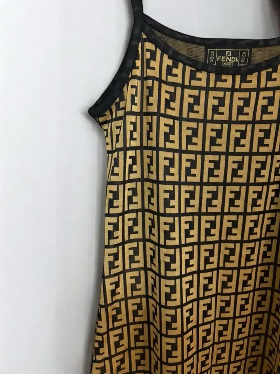 FENDI フェンディ
