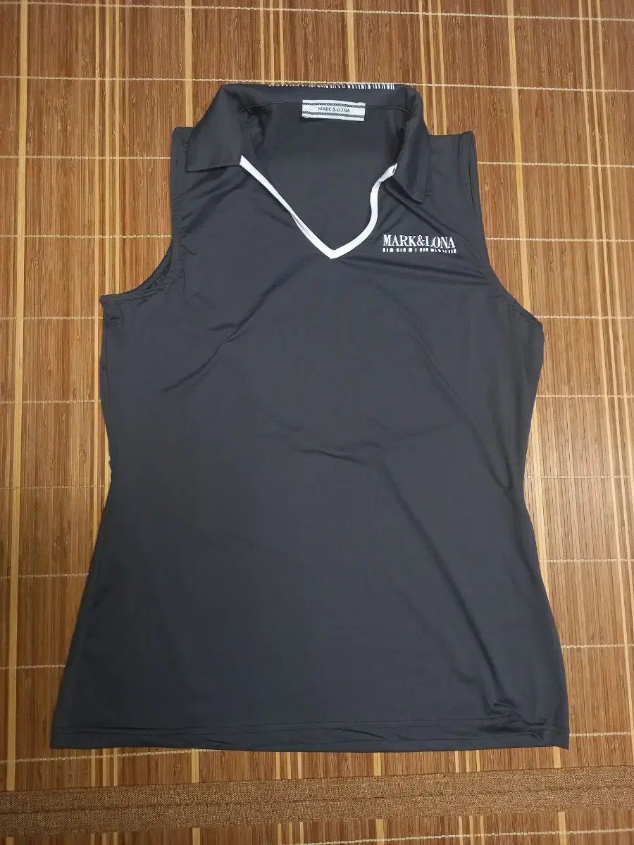 MARK & LONA　コード ブラックノースリーブシャツ MARK & LONA コード ブラックノースリーブシャツ MARK & LONA