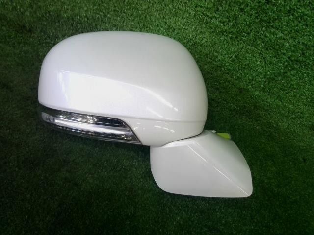 ＳＡＩ DAA-AZK10 右 ドアミラー サイドミラー  S 2AZ-FXE 070 H21年 白 ホワイト 87910-75090-A0