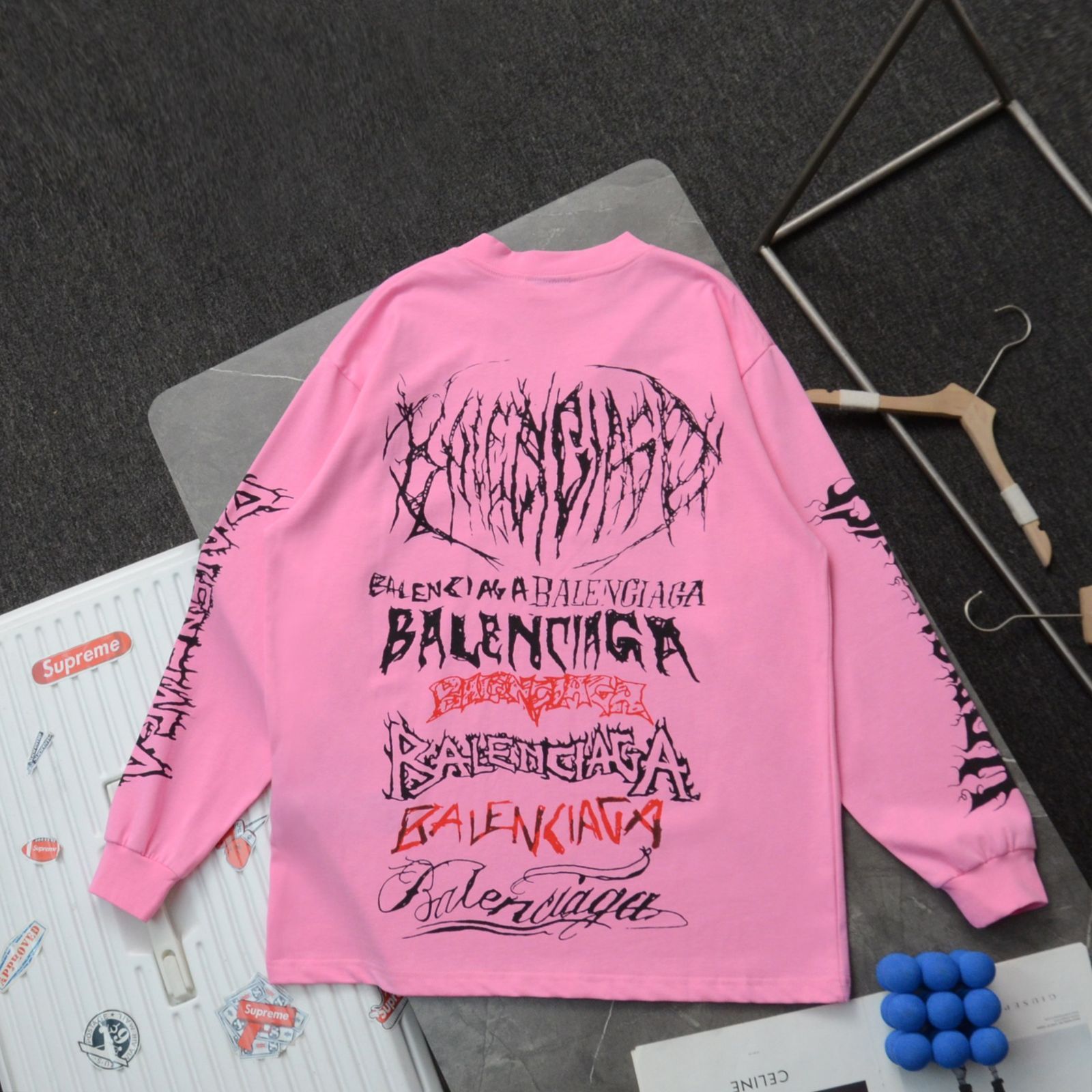 バレンシアガ/Balenciaga·New Year of the Dragon フルプリント グラフィティ ゴシック ウォッシュロゴ 長袖 スウェットシャツ  Tシャツ - メルカリ