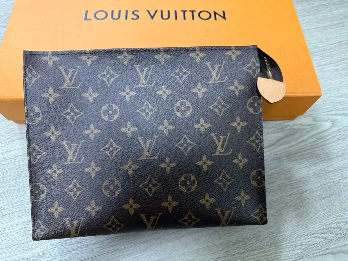 Louis Vuitton(ルイヴィトン) ポシェット トワレット 26 - メルカリ