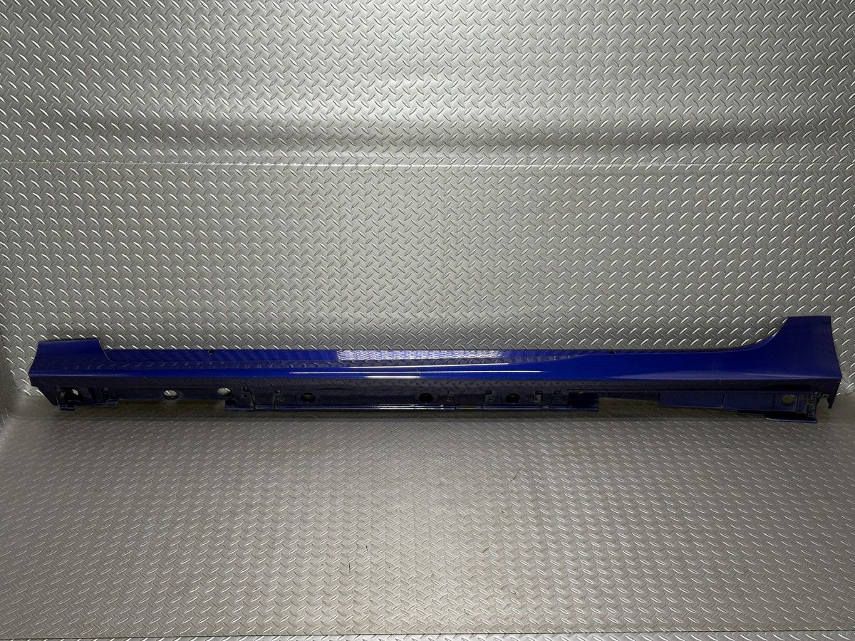 新車外し】50系プリウス 純正サイドステップ左 青8X7ブルーメタリック