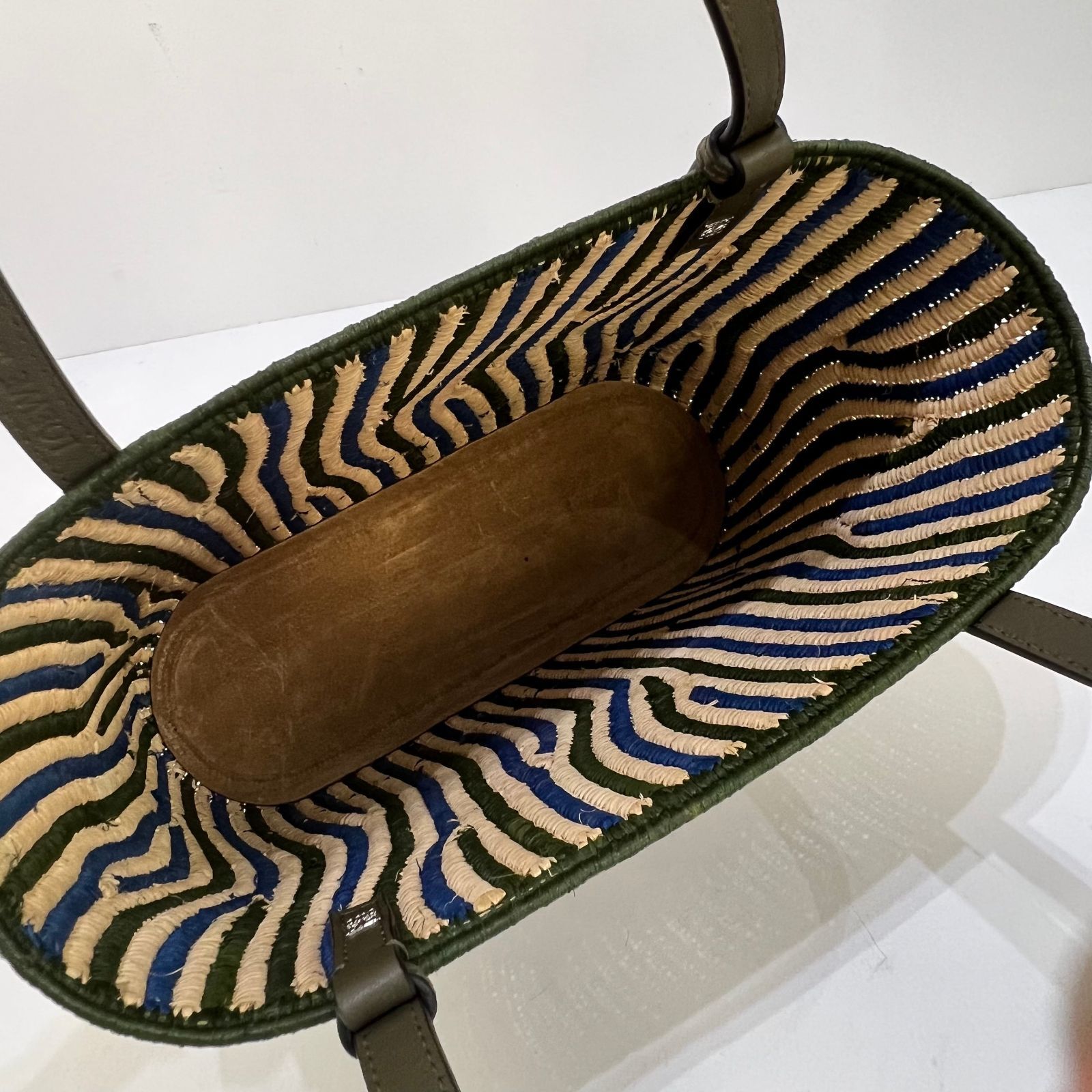 LOEWEかごバック（カーキ） B906K70X13_6580_1F.jpg?sw=512&