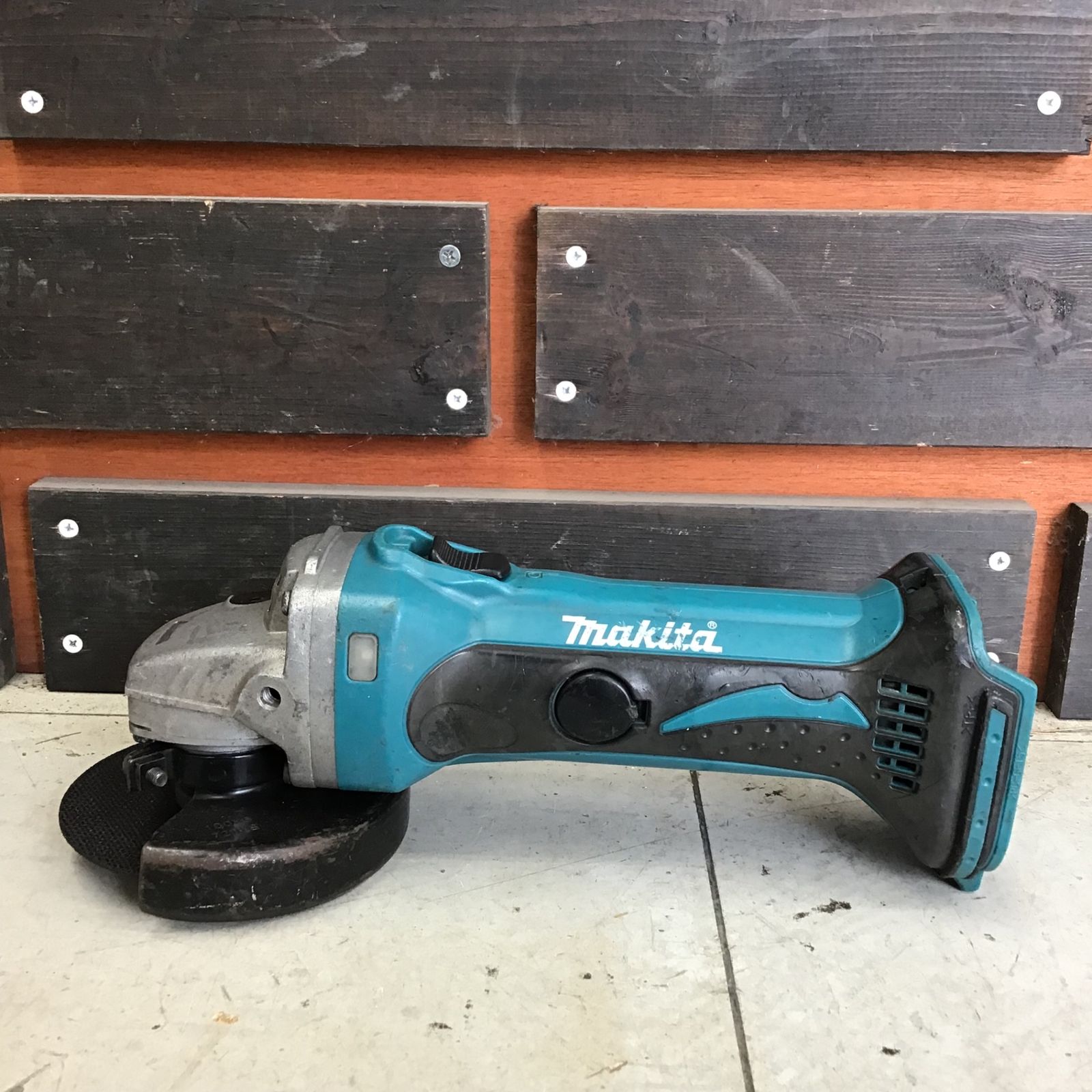 マキタ|makita 100mmコードレスディスクグラインダー GA400DZ 鴻巣店