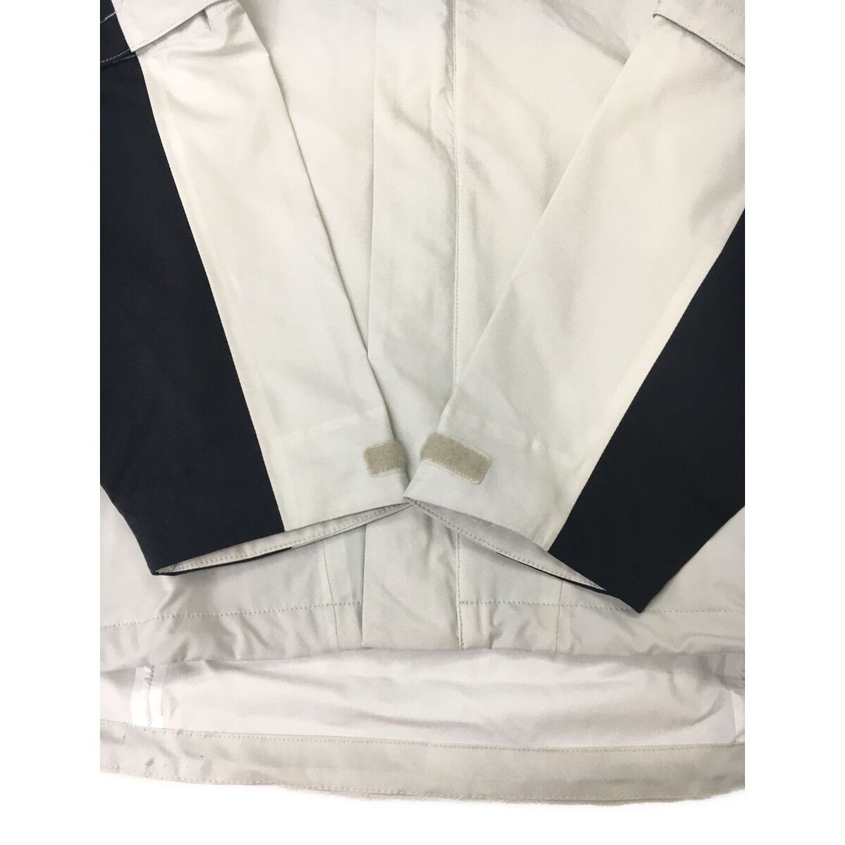 MIZUNO - coco 中古 ミズノゴルフ mizunoGOLF メンズ レインウエア M ライトグレー×紺 ネイビー 2WAY 上下セット 収納袋付き 中古 メンズ ミズノゴルフ mizunoGOLF レインウエア M ライト