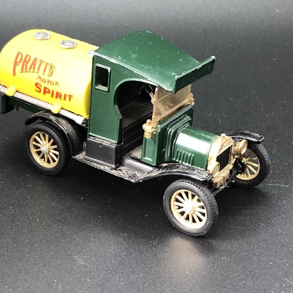 CORGI 『 CLASSICS 1915 FORD MODEL T 』　コーギー　フォード　モデルT ミニカー コレクション　モデルカー　PRATT'S SPIIRIT (MIN012)