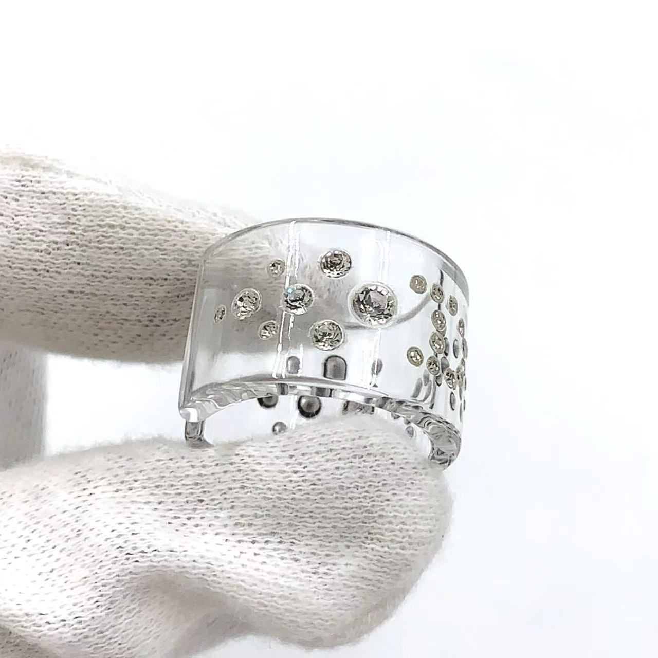 美品 Christian Dior クリアリング ロゴ ラインストーン 高級 美品 Christian Dior クリアリング ロゴ ラインストーン 高級