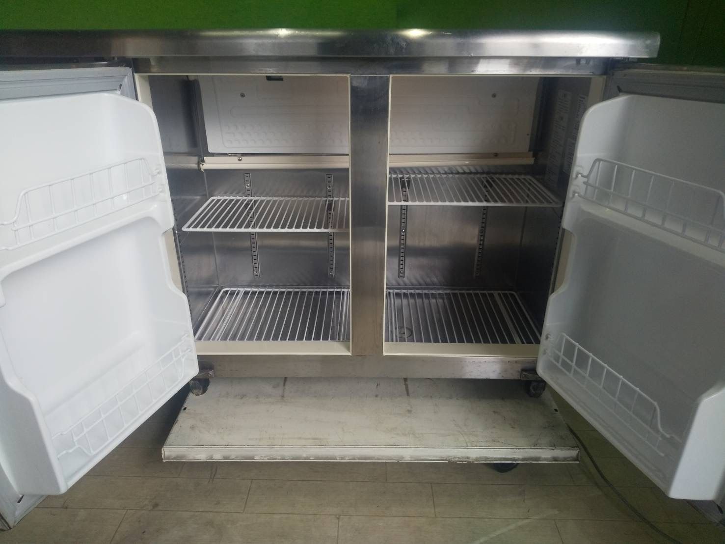 テーブル形冷蔵庫 100v 174L Panasonic SUC-N1241J Panasonic】パナソニック コールドテーブル冷蔵庫 SUC-N1241J W1200mm