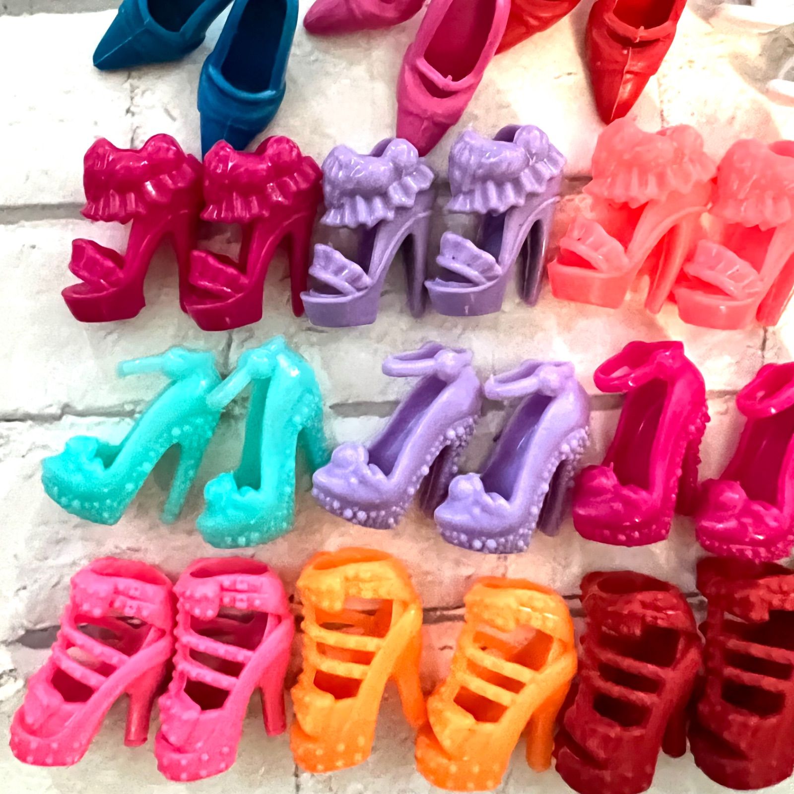 バービー　靴20足、ドールスタンド2個、サングラス、ヘアブラシのセット　レア 71FAyuIFWTL._AC_UF350,