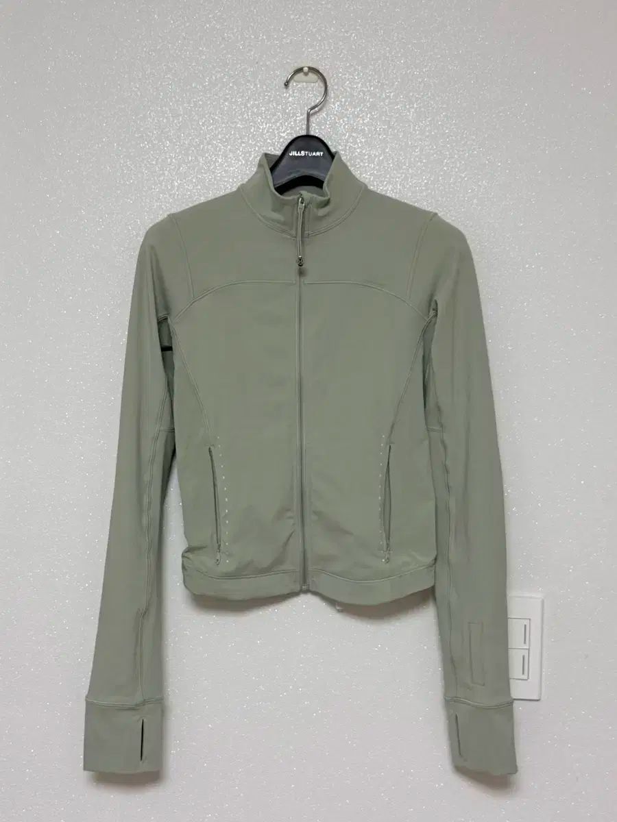 ルルレモン ライトウェイト ランニング ジャケット