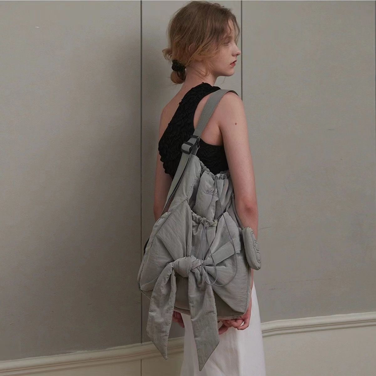 Athe vanessabruno】リボンバックパック グレー