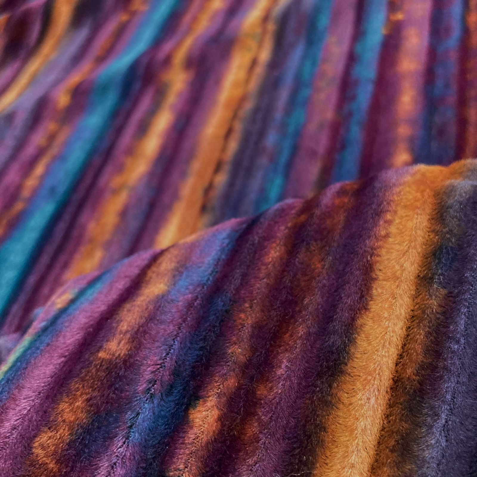 メーカー生産終了品【#1737】ストライプ柄カットベルベット生地  