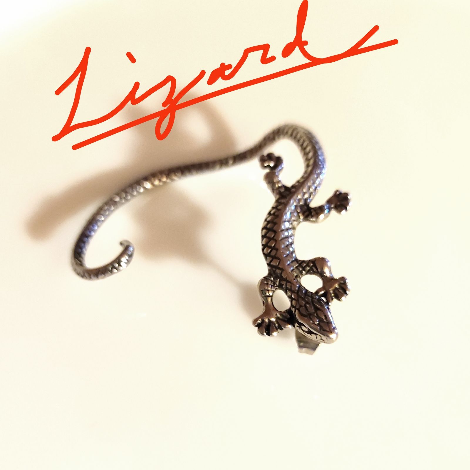 Lizard イヤーフック ピアス（左耳用） - KUuの店☆彡 - メルカリ