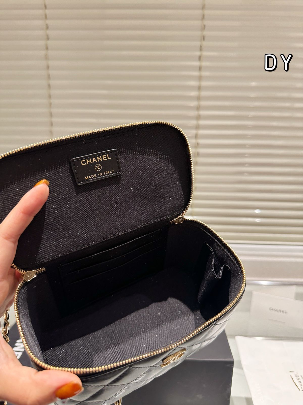 【美品】CHANEL リップスティックケース 20AW 今日特価】CHANEL リップスティックケース ハンドル付き メイク