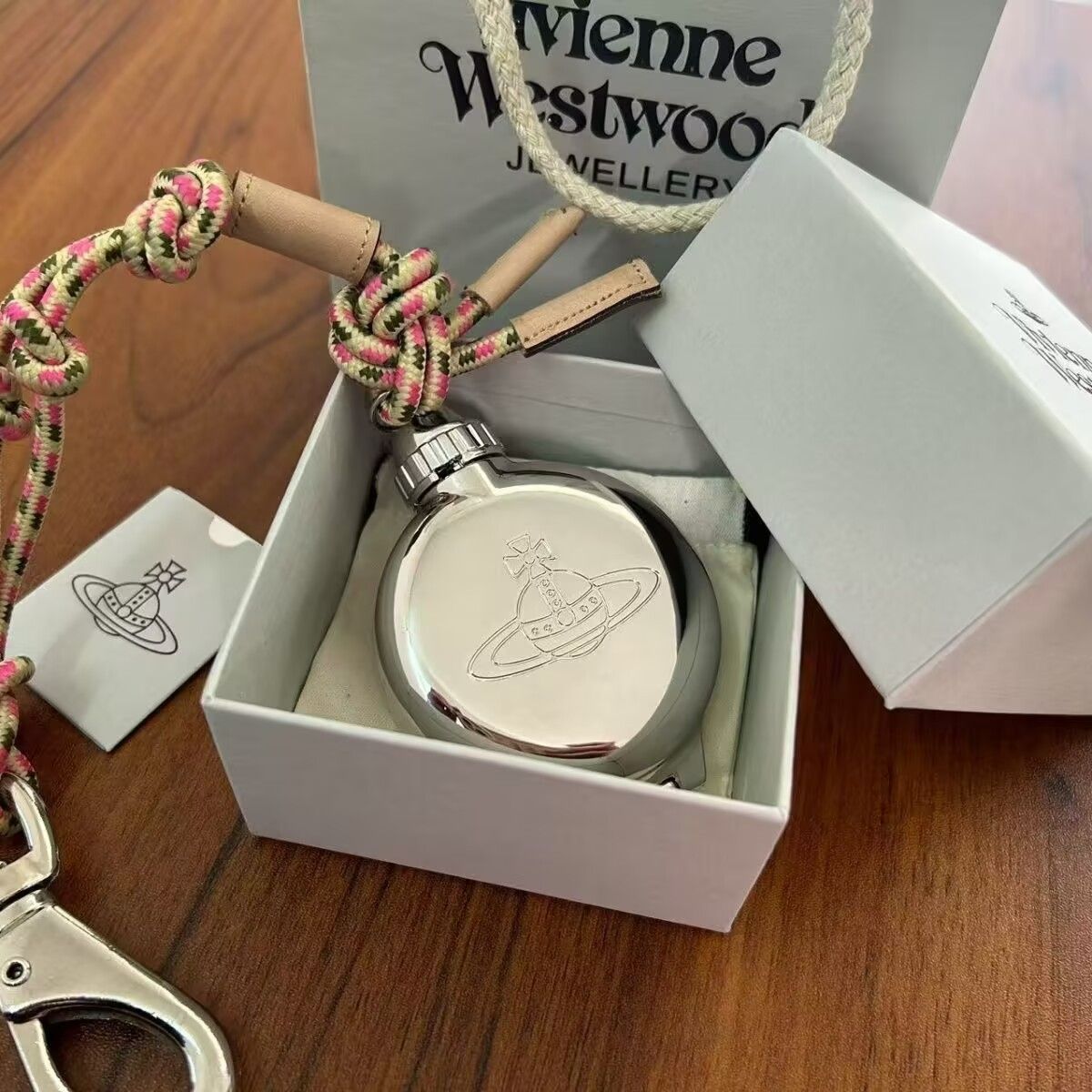 Vivienne Westwood ヴィヴィアンウエストウッド オーブデザイン携帯灰皿 ブラック ホワイト シルバーより選べます kmz022