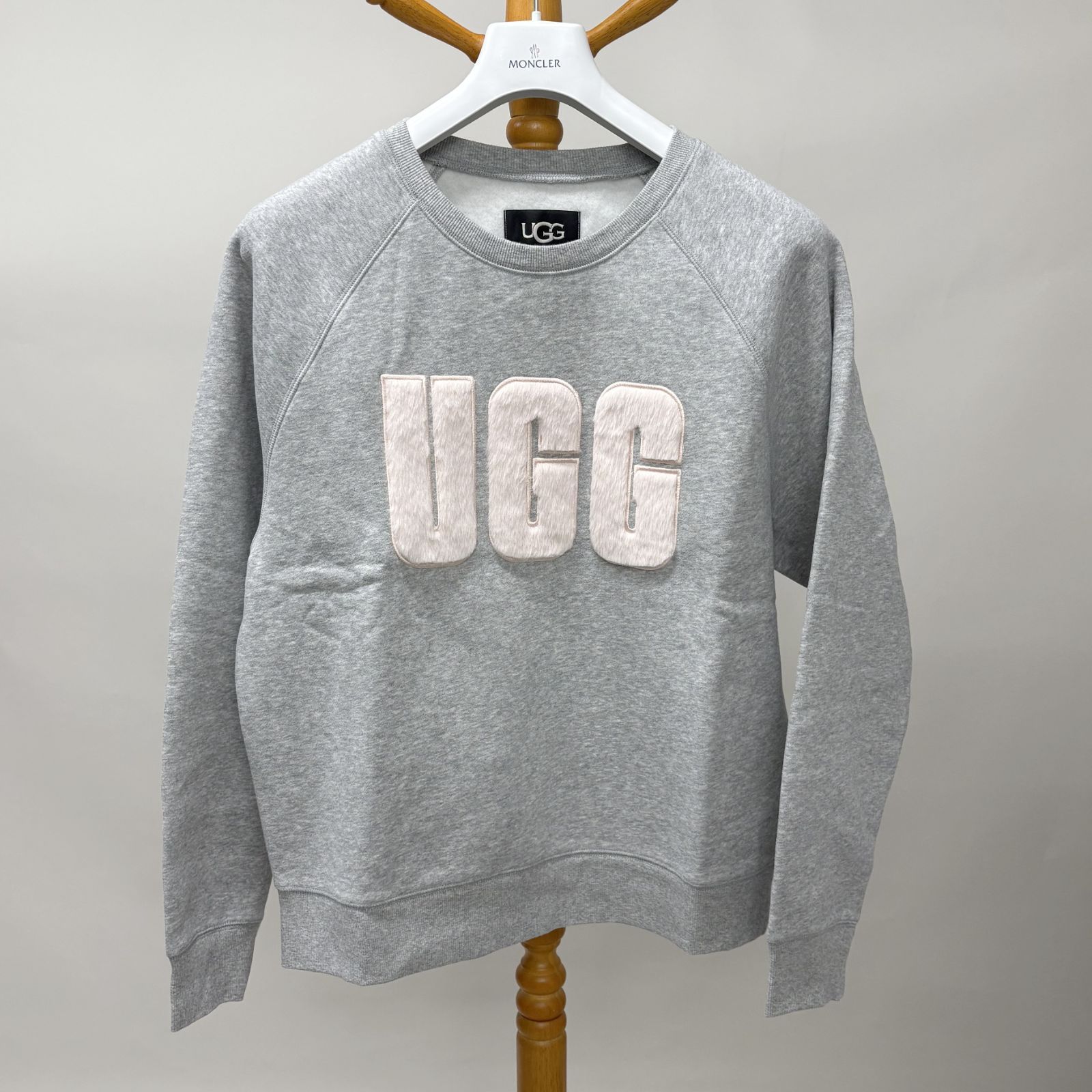 UGG スウェット トレーナー アグ グレー マドリン ファジー ロゴ　Sサイズ 楽天市場】【UGG】アグ MADELINE FUZZY LOGO CREWNECK
