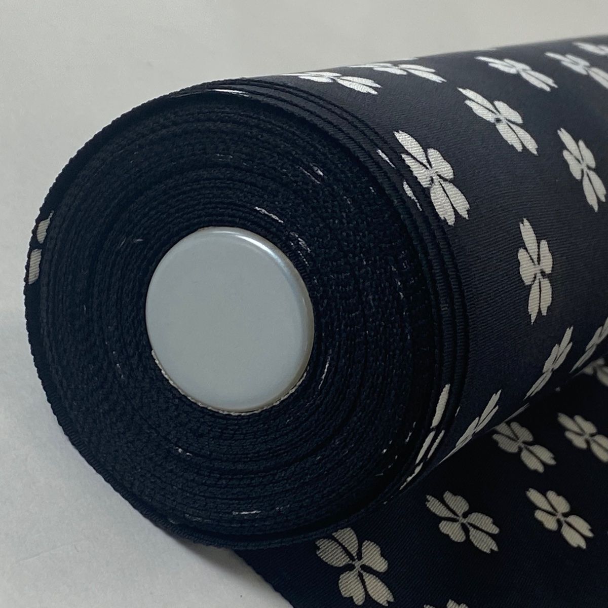 反物 美品 名品 小紋 千子ごのみ 桜 黒 正絹 【中古】 - メルカリ 