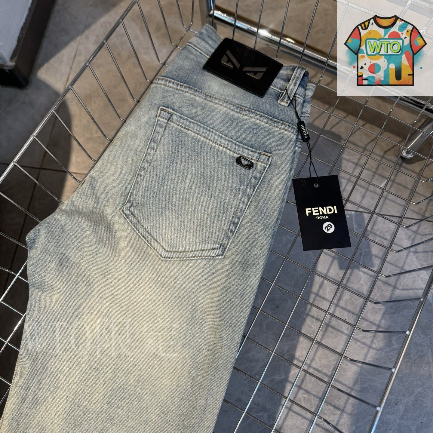 専用【美品】FENDI　ダメージデニム フェンディ(FENDI)フェンディ デニムパンツ 衣料品 ボトムス