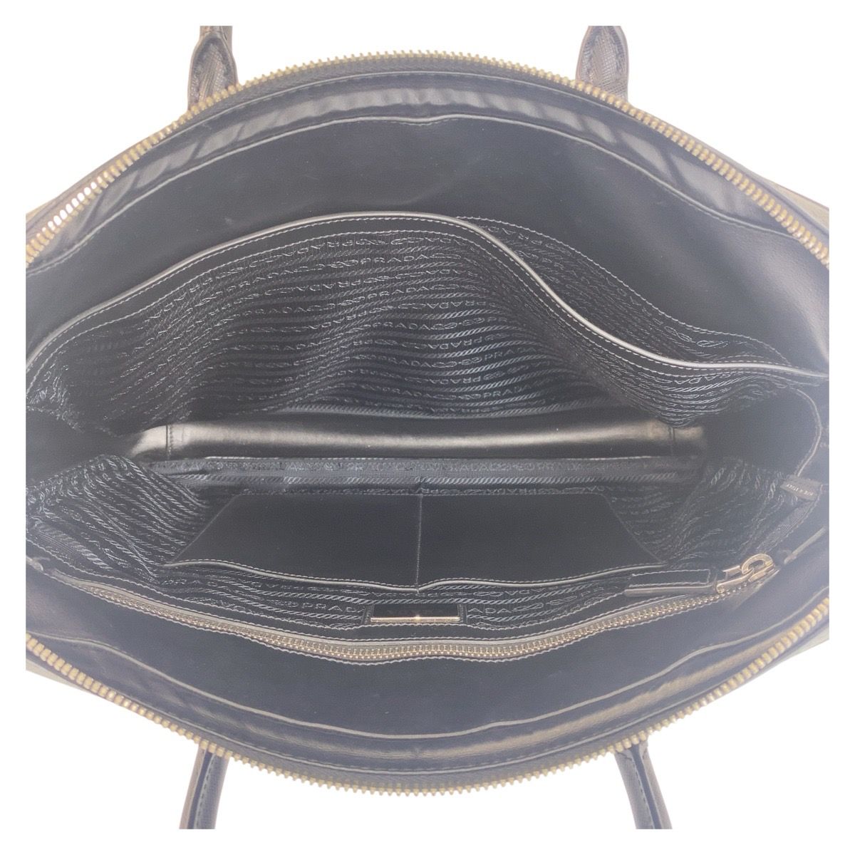 【極美品・使用感少ない】プラダ　ビジネスバッグ　ハンドバッグ　サフィアーノレザー プラダハンドバッグ 極美品・使用感少ない】プラダ ビジネスバッグ