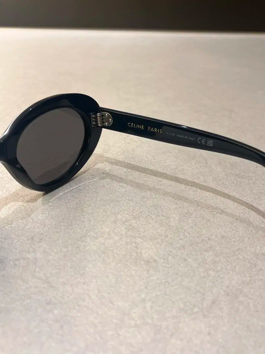 セリーヌCELINE キャットアイ サングラス ブラック cl40184u